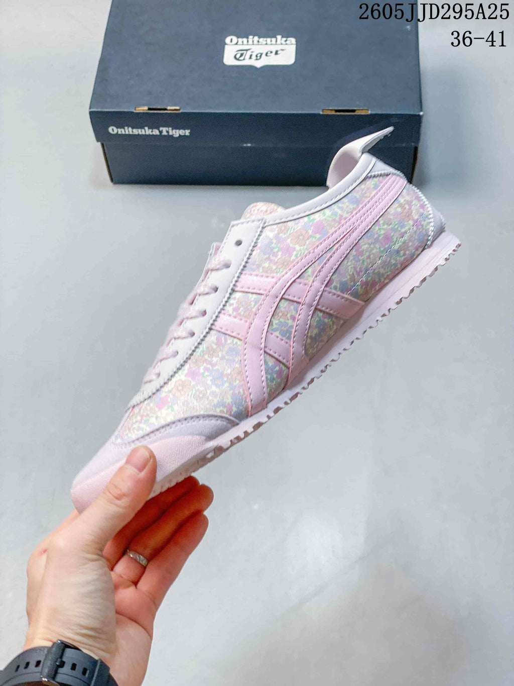 Onitsuka Tiger Floral Low-Top Sneakers in Pink JD295A25 - product image from the listing.