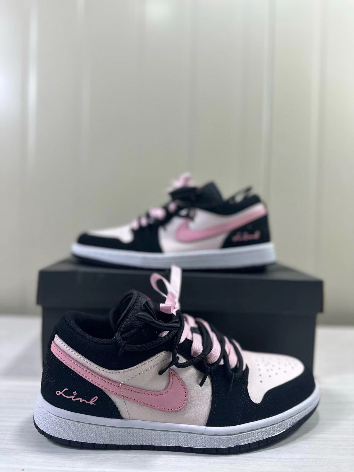 Air Jordan 1 Low Black Pink GS DX4374-008 - product image from the listing.