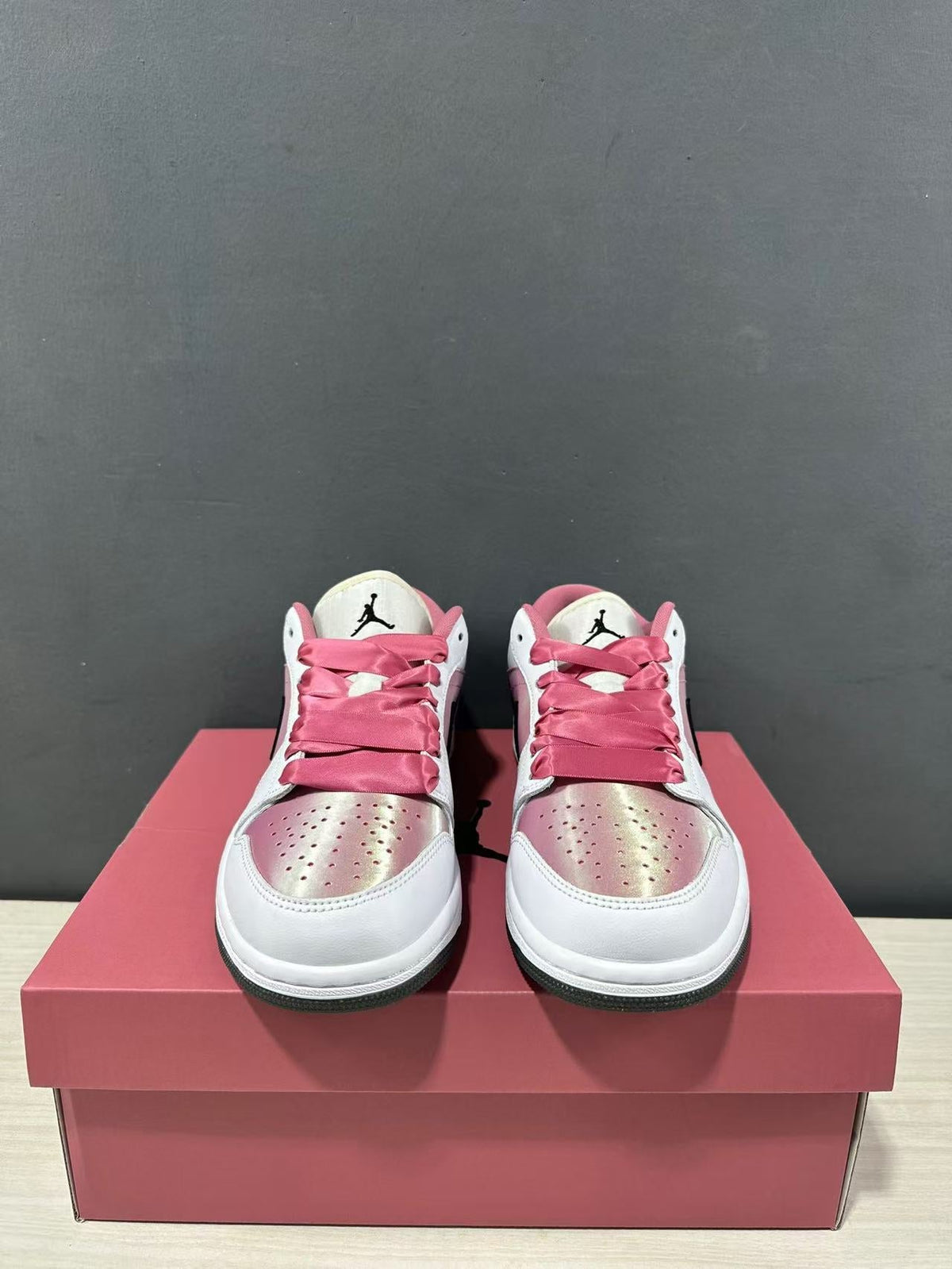 Air Jordan 1 Low SE Pink White Sneakers LO0668-100 - product image from the listing.