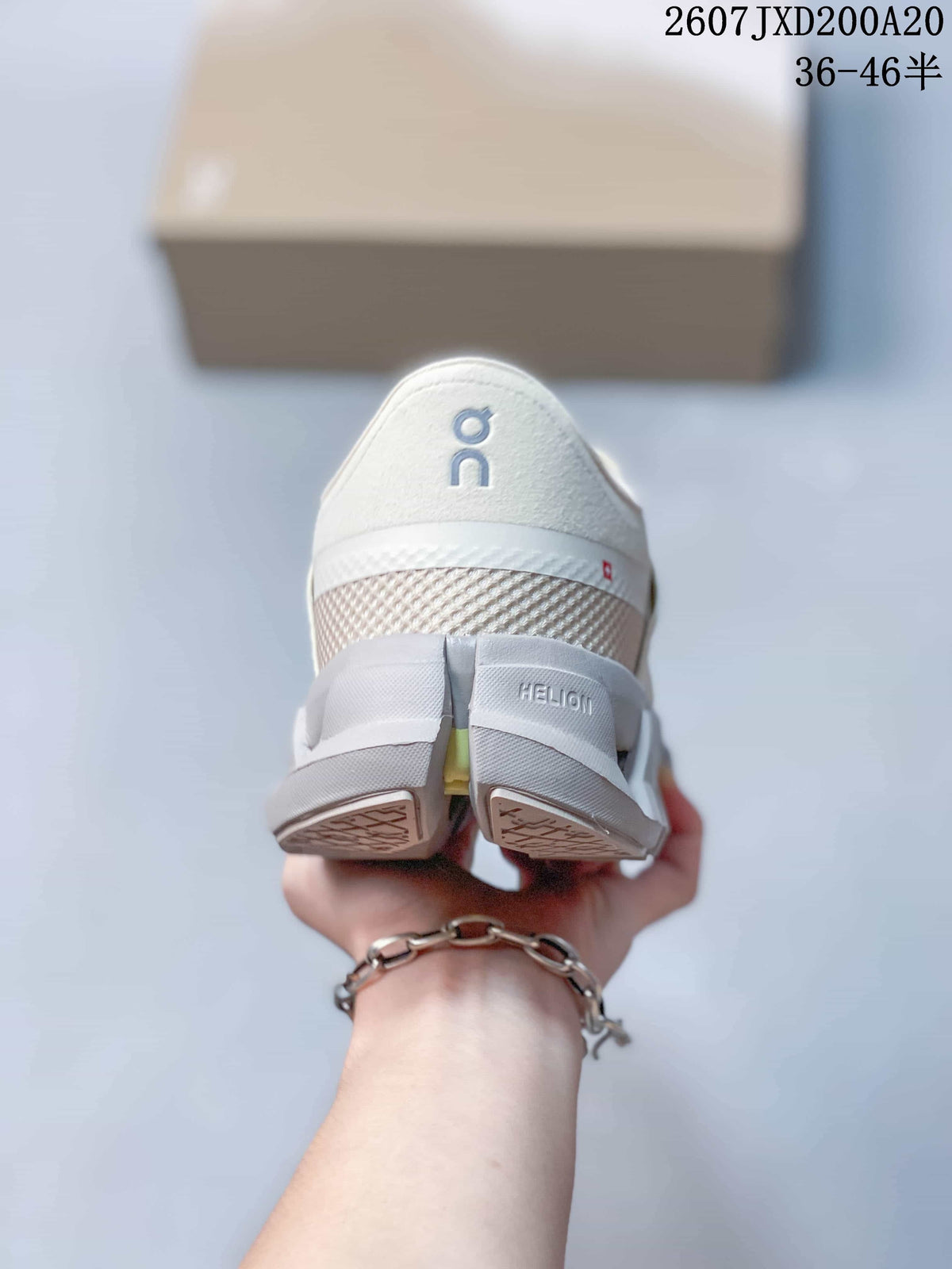 Women's On Cloudswift Amp Running Sneakers White 2607JXD200A20 - product image from the listing.