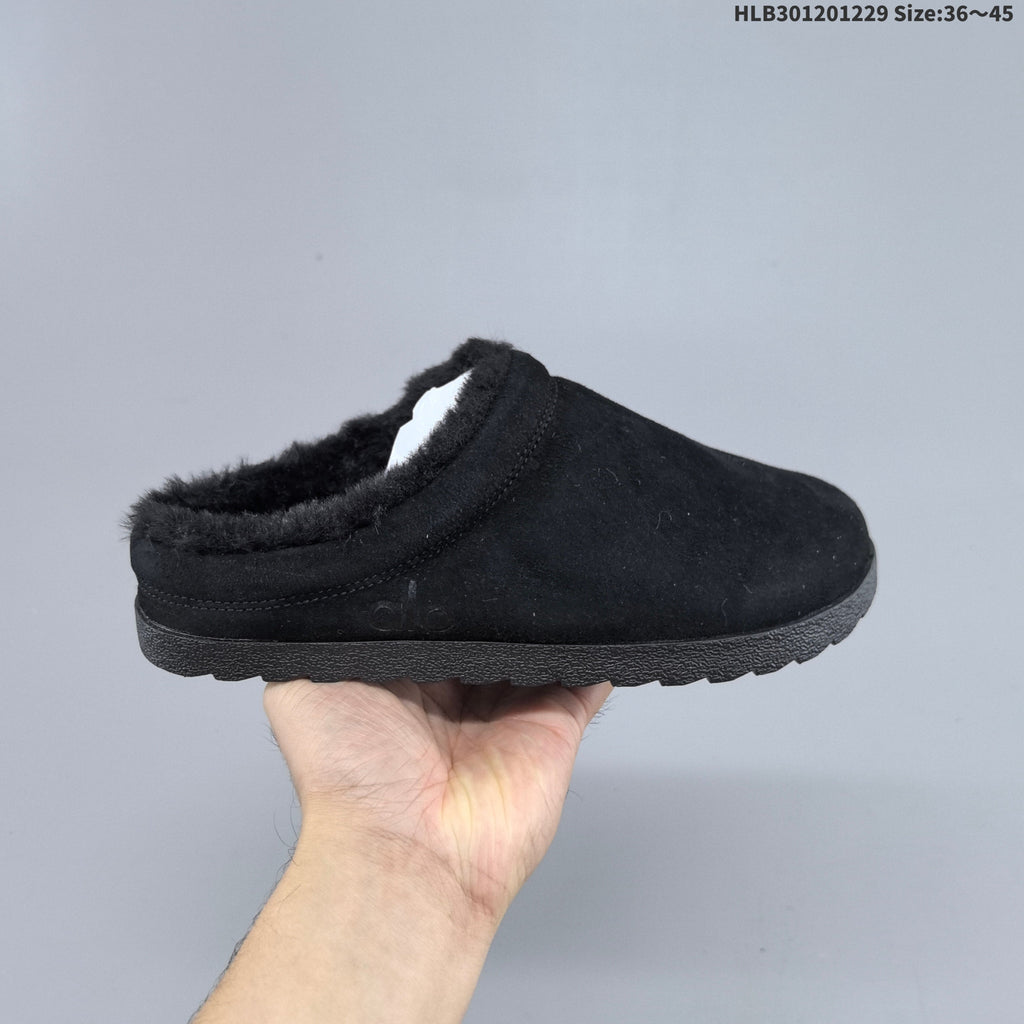 Recovery Slipper Closed-Toe Slippers by Alo Yoga - product image from the listing.