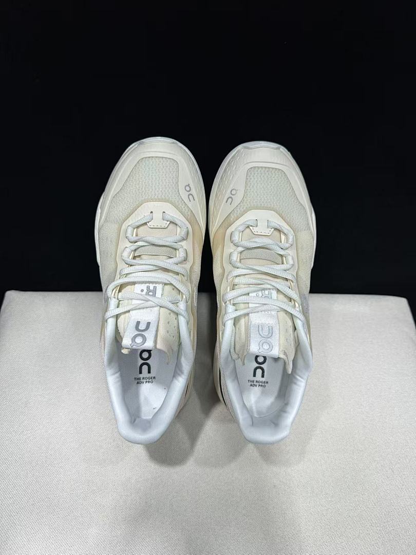 Cream and Black On The Roger Advantage Pro Sneakers - product image from the listing.