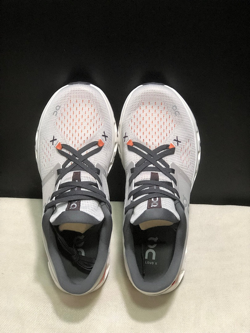 On Cloud X 4 Trainers Silver Flame - product image from the listing.
