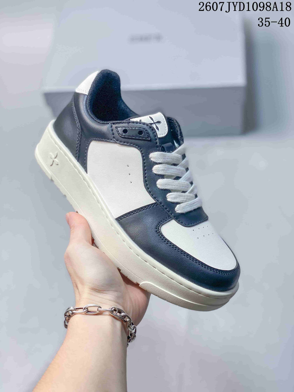 SMFK 711580EWO Retro Sneakers in Navy and White - product image from the listing.