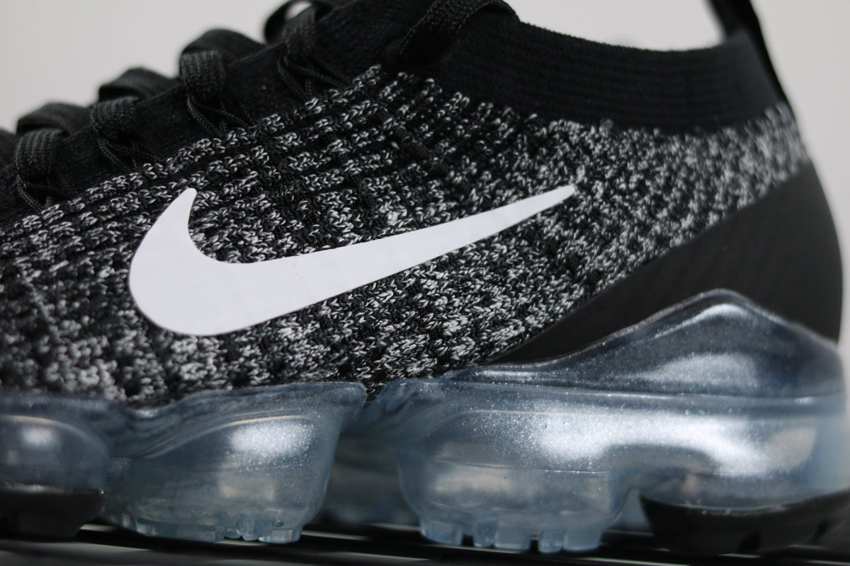 Nike Air VaporMax Flyknit 3 AJ6900-001 Sneakers in Black - product image from the listing.