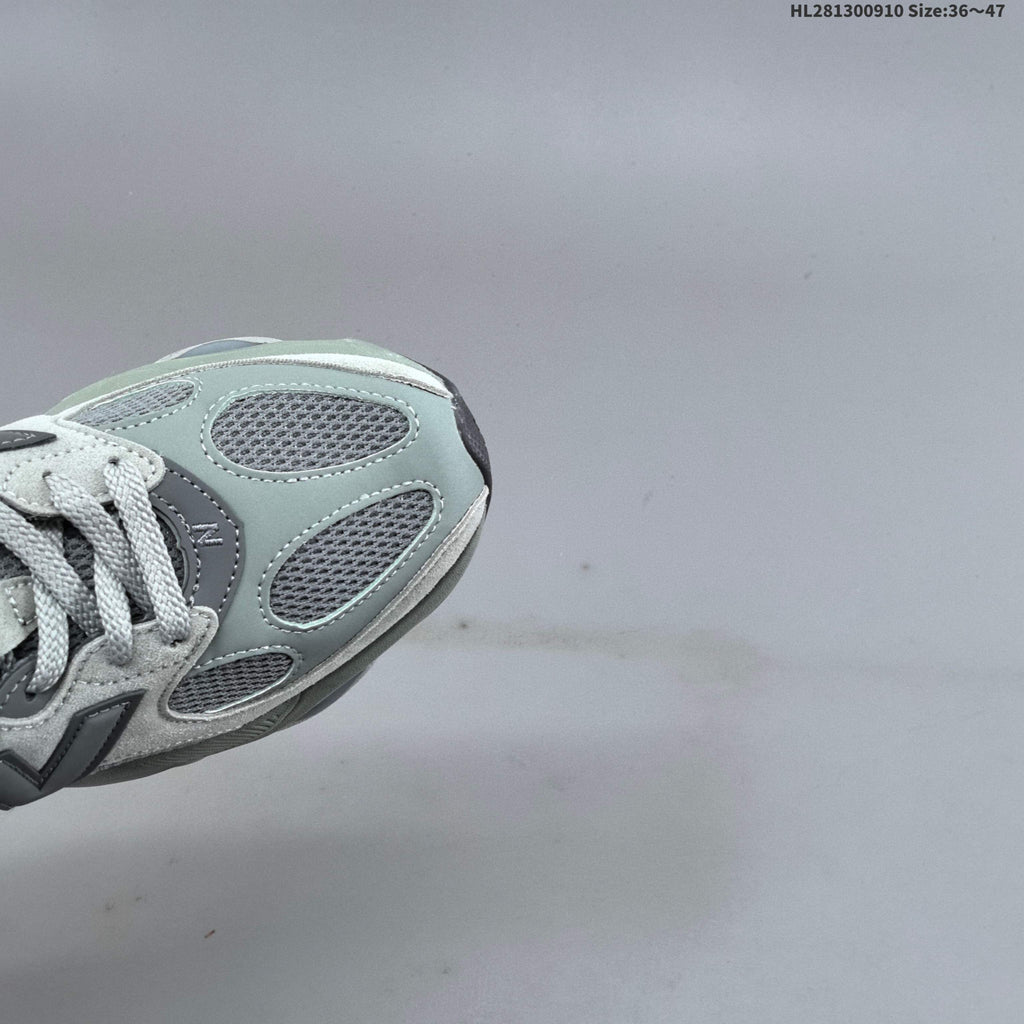 New Balance 983 Retro Trainers in Gray and Sage - product image from the listing.