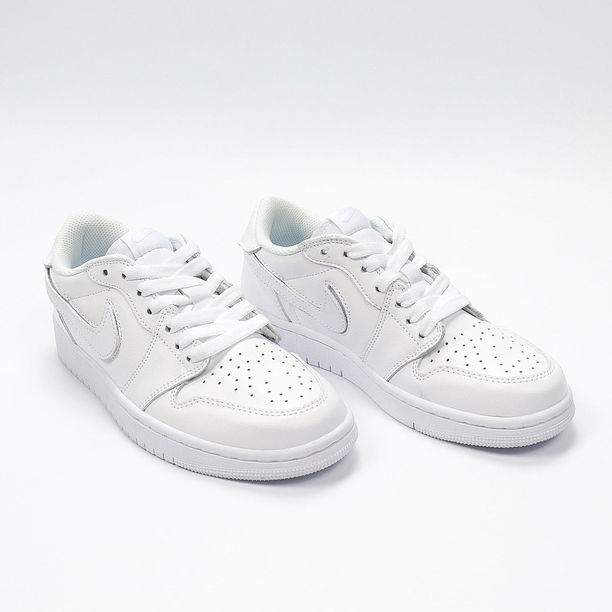 White Sneaker CJ7891- ID - Nike Air Force 1 Low - product image from the listing.