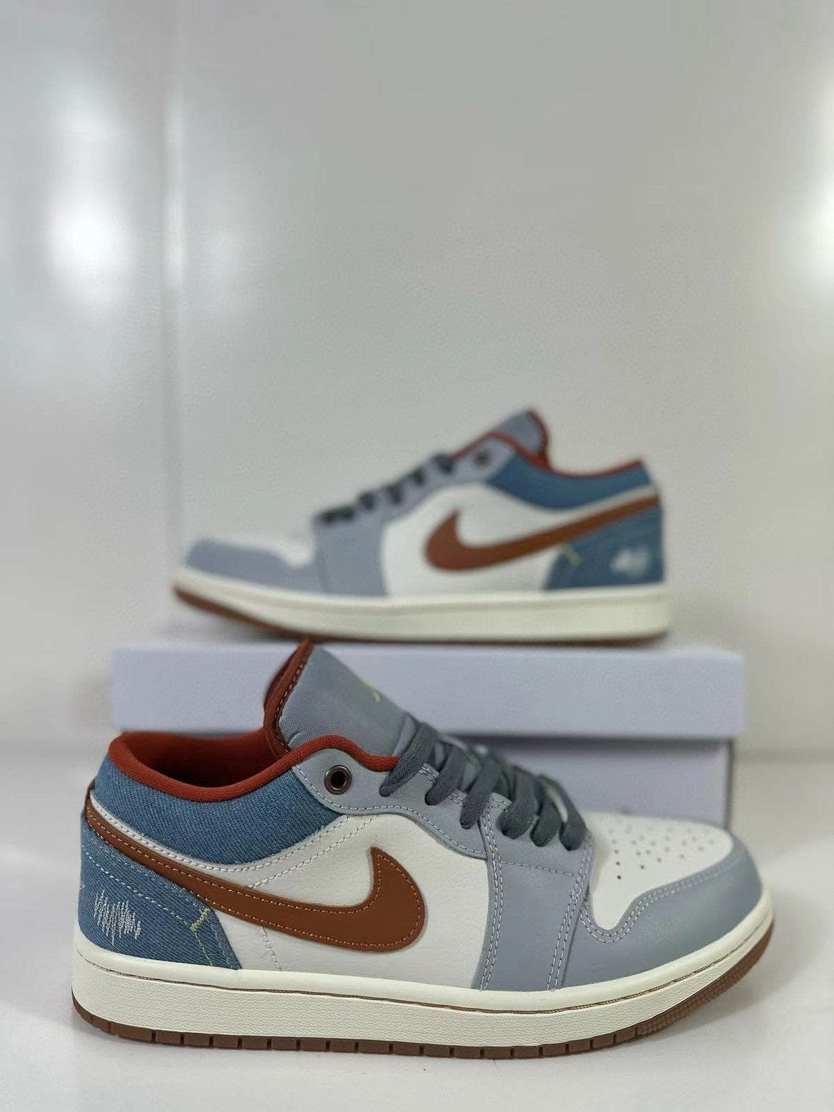 Air Jordan 1 Low Blue White FZ5045-019 - product image from the listing.