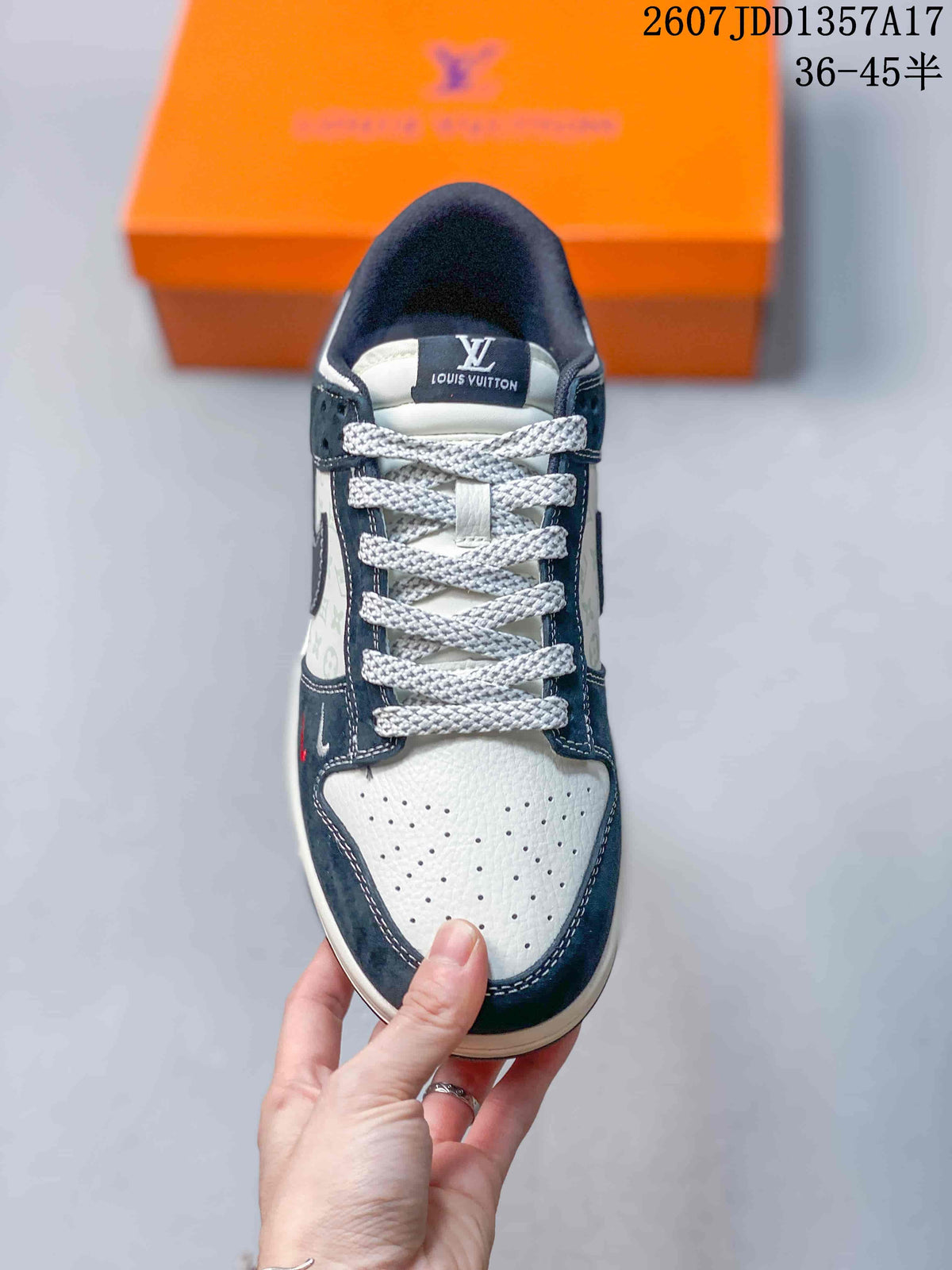 Nike SB Dunk Low Sneakers in Navy and White 2607JDD1357A17 - product image from the listing.