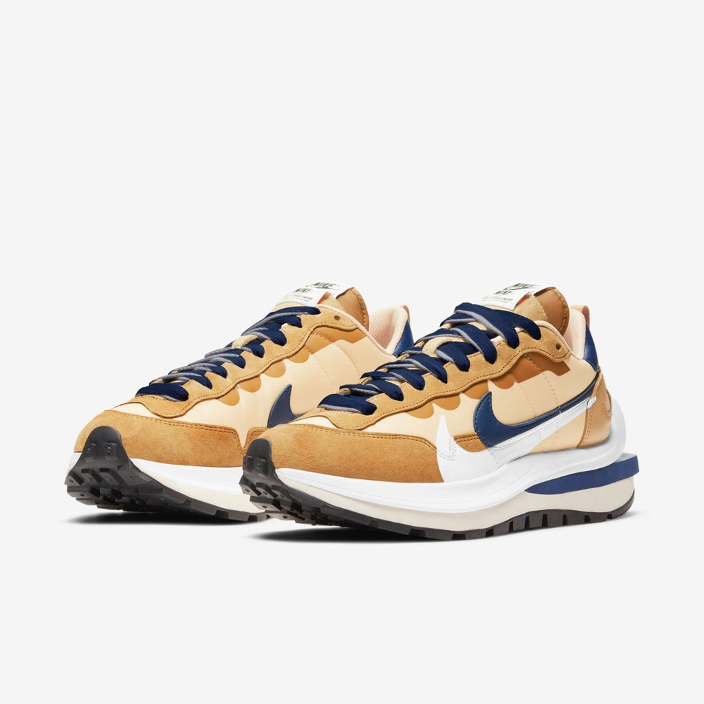 Sesame Khaki Nike sacai VaporWaffle DD1875-200 Sneakers - product image from the listing.
