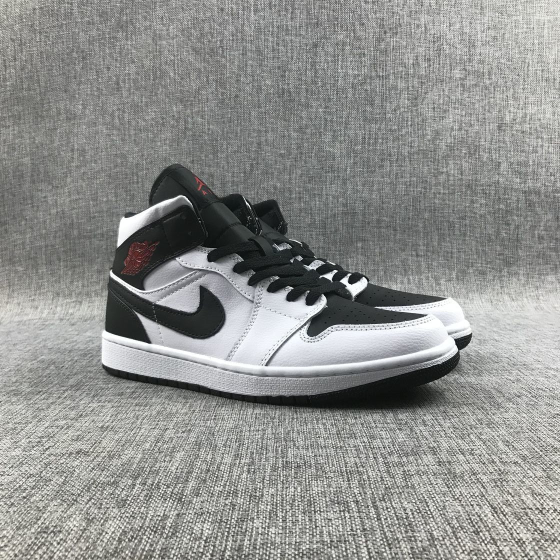 Jordan 1 Mid Reverse Black Toe Sneakers in Black and White BQ6472-101 - product image from the listing.