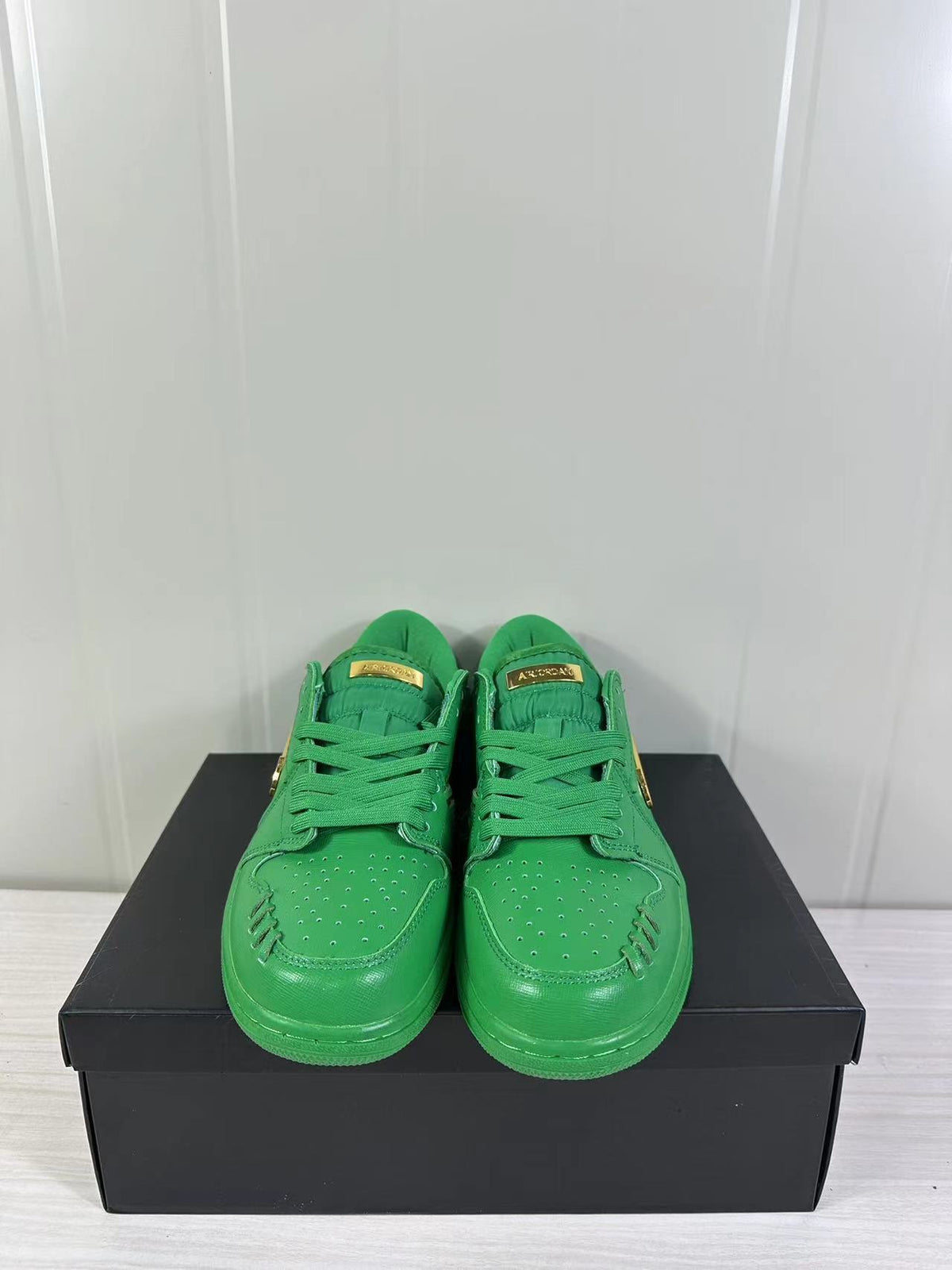 Air Jordan 1 Low Green FN5032-300 Sneakers - product image from the listing.