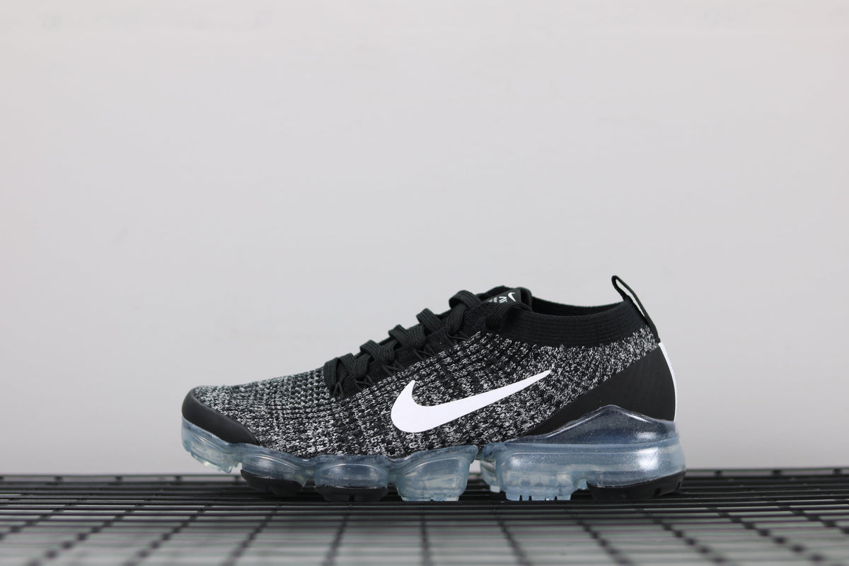 Nike Air VaporMax Flyknit 3 AJ6900-001 Sneakers in Black - product image from the listing.