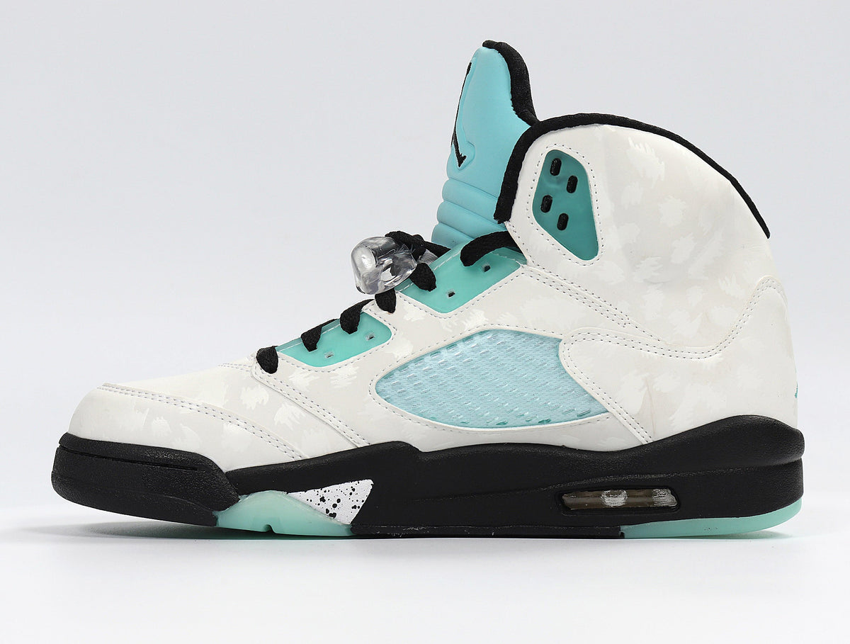 Jordan 4 Retro Sneakers in White and Mint CN2932-100 - product image from the listing.