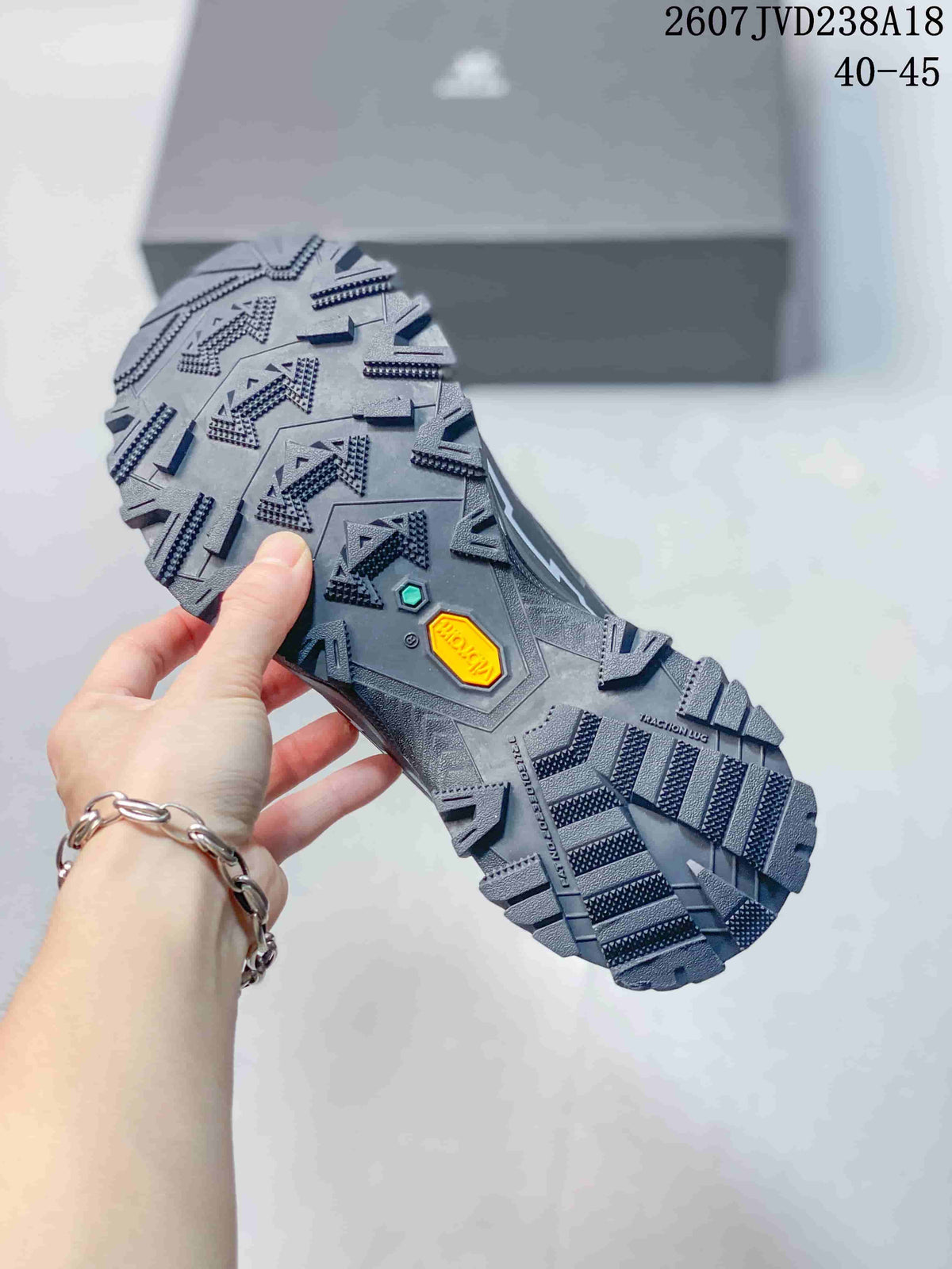 Men's Kailas Expedition-5 Low-Top Hiking Shoes Dark Gray - product image from the listing.