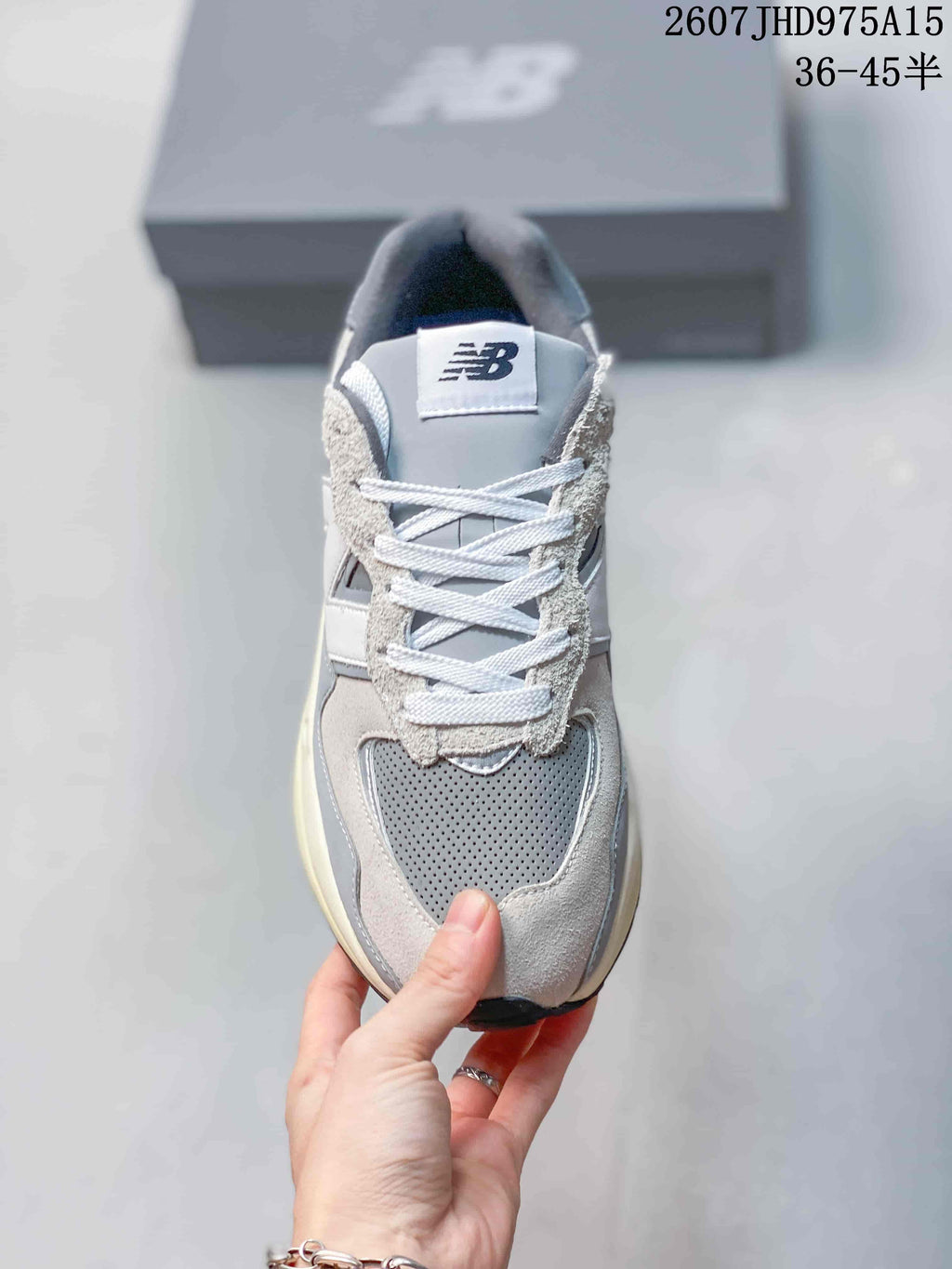 New Balance 5740 M5740VLB Low-Top Sneakers in Grey - product image from the listing.