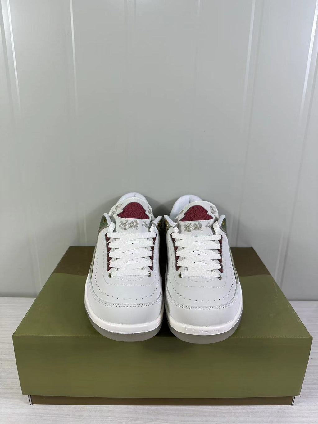 Air Jordan 2 Retro Low SP White Green Red FJ6871-100 - product image from the listing.