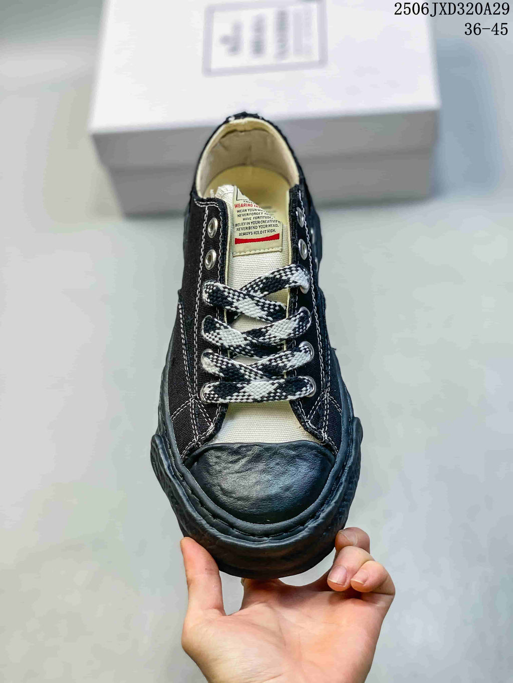 Maison MIHARA YASUHIRO Blakey Sneakers in Black 2506JXD320A29 - product image from the listing.