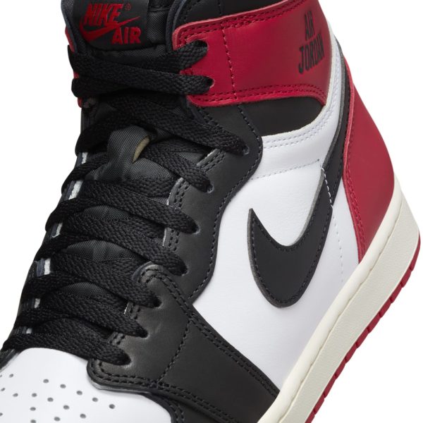 "Black Toe Reimagined" Air Jordan 1 Retro High OG DZ5485-106 - product image from the listing.