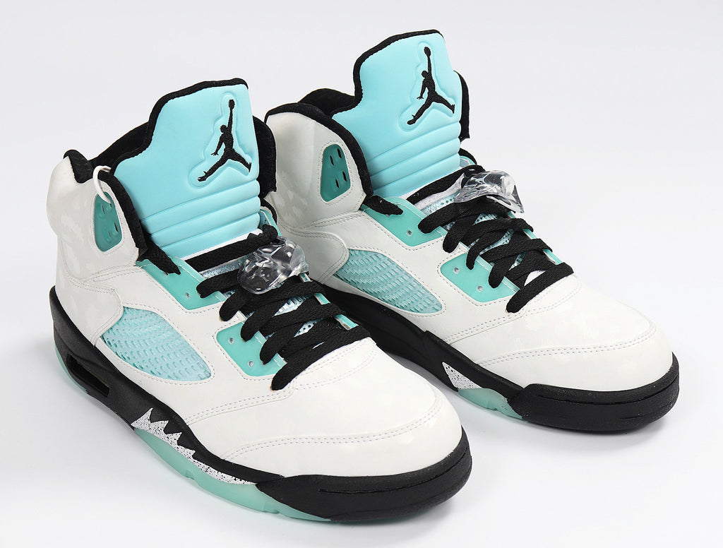 Jordan 4 Retro Sneakers in White and Mint CN2932-100 - product image from the listing.