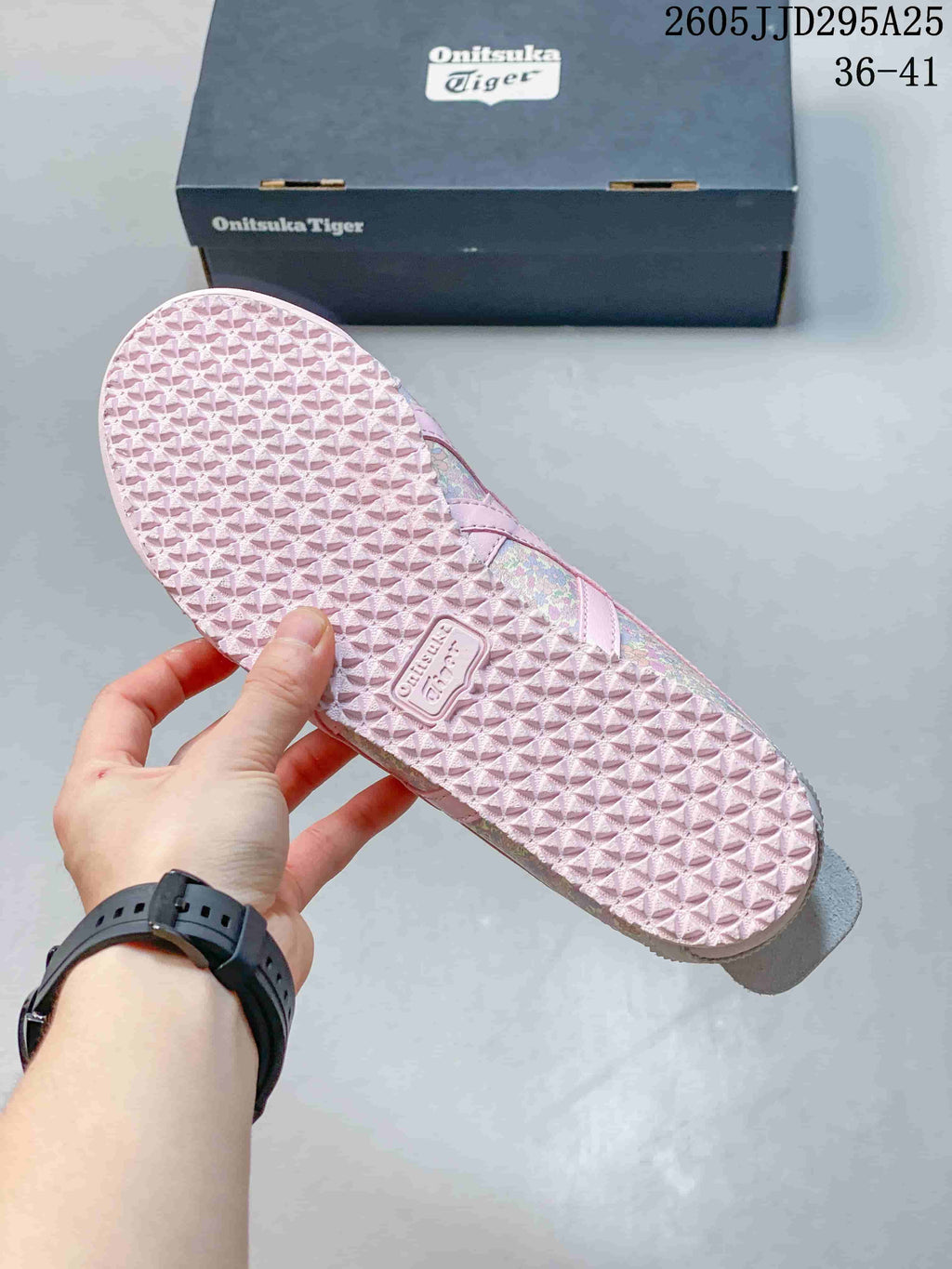 Onitsuka Tiger Floral Low-Top Sneakers in Pink JD295A25 - product image from the listing.