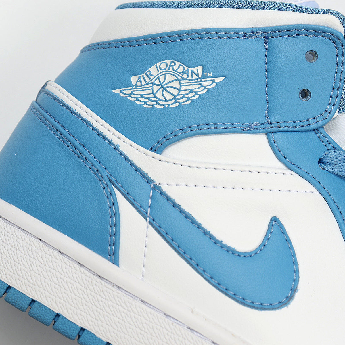 Air Jordan High-Top Sneakers University Blue White 554724-106 - product image from the listing.