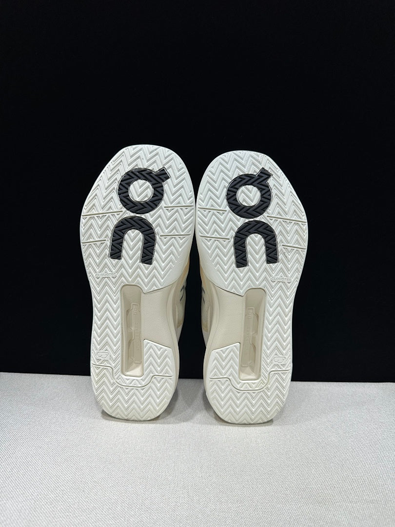 Cream and Black On The Roger Advantage Pro Sneakers - product image from the listing.