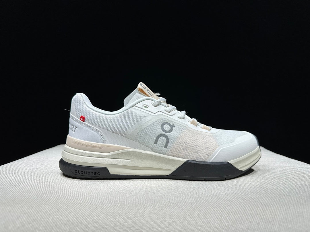 On The Roger Advantage Pro White and Beige Court Trainers - product image from the listing.