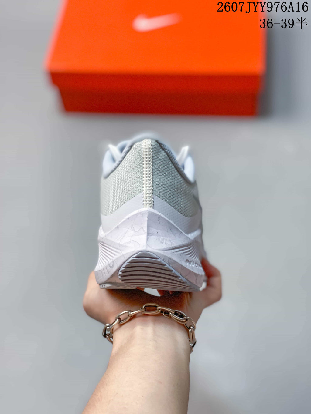 Women's Nike Zoom Winflo 8 Running Shoes White Grey - product image from the listing.