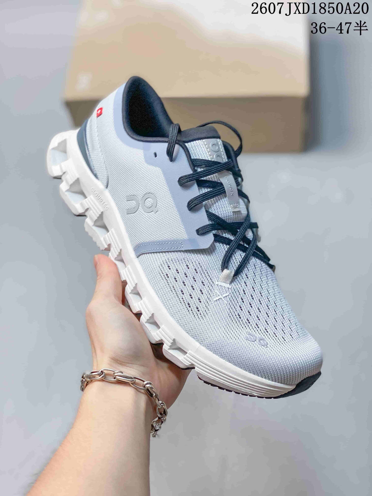 On Cloud X 4 Low-Cut Sneakers - product image from the listing.