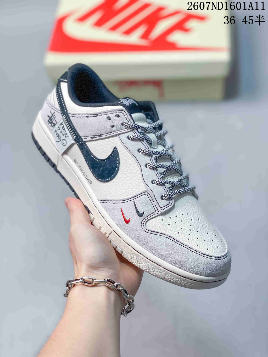 Nike SB Dunk Low Sneakers in Off-White White Navy 2607ND1601A11 - product image from the listing.