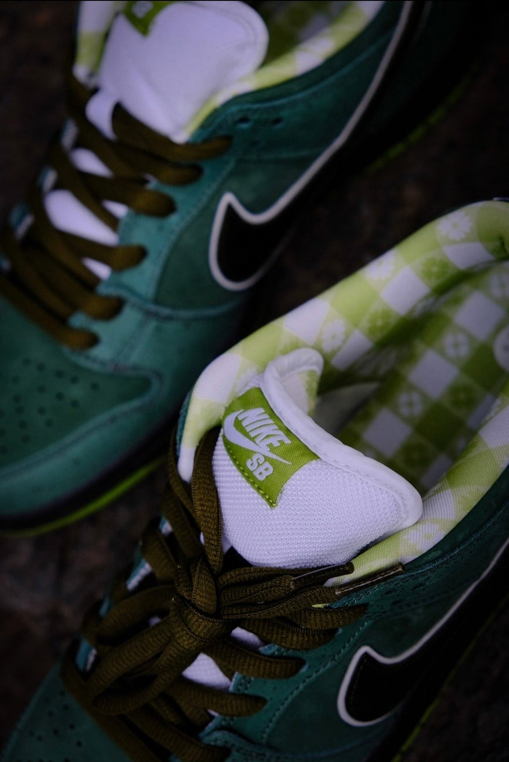 Nike SB Dunk Low Green Lobster Trainers BV1310-337 - product image from the listing.