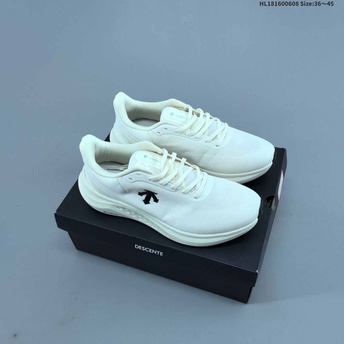 White DESCENTE RUN STEP Low-Top Running Shoes - product image from the listing.