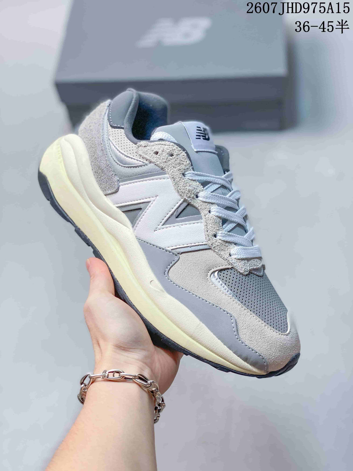 New Balance 5740 M5740VLB Low-Top Sneakers in Grey - product image from the listing.