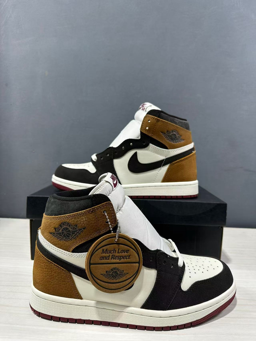 Air Jordan 1 High OG Cacao Wow Sand Drift DZ5485-201 - product image from the listing.