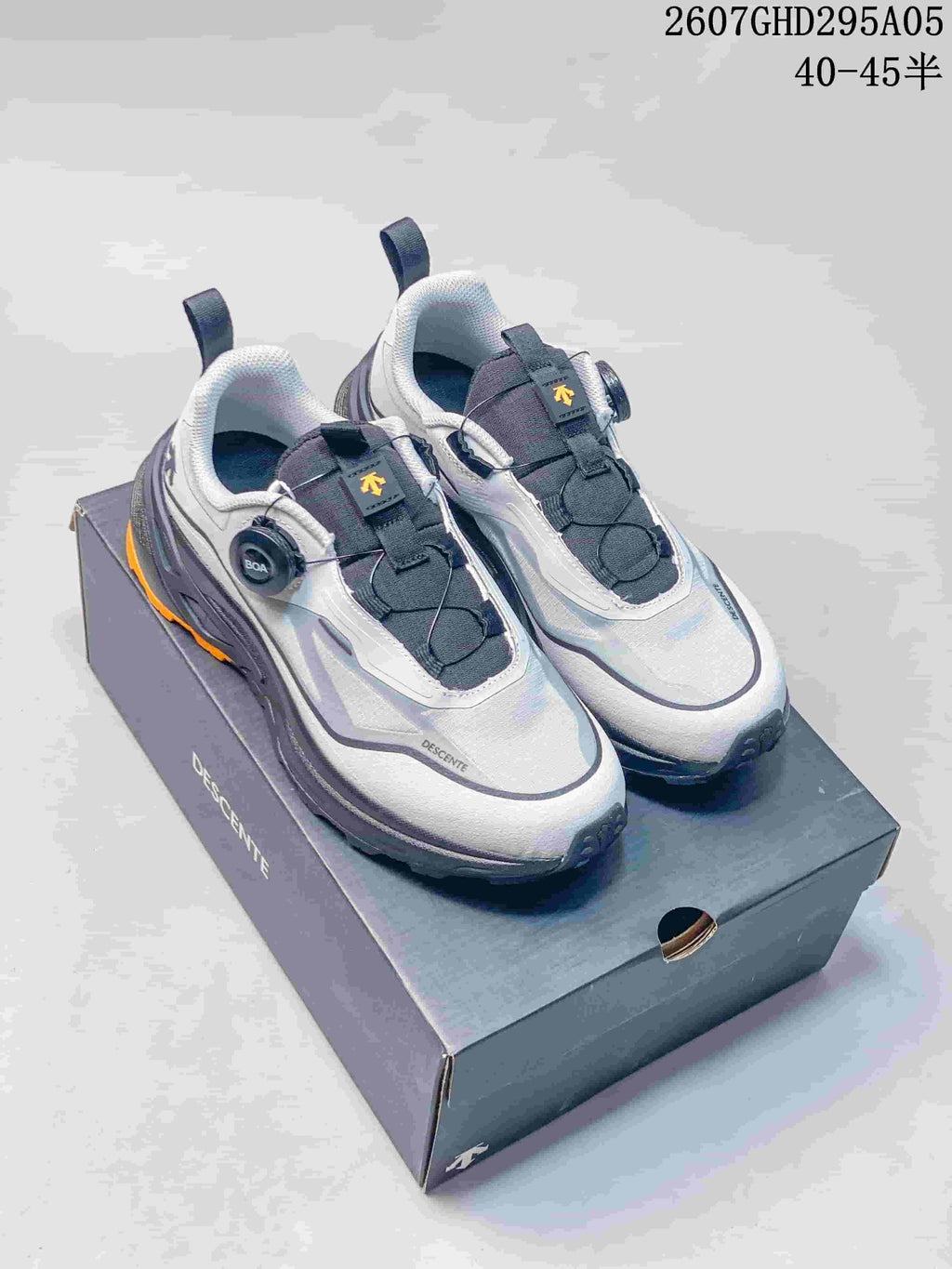 Descente Fitstep Wire Training Sneakers in White Gray 2607GHD295A05 - product image from the listing.