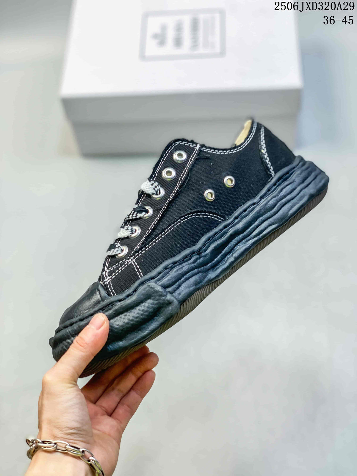 Maison MIHARA YASUHIRO Blakey Sneakers in Black 2506JXD320A29 - product image from the listing.