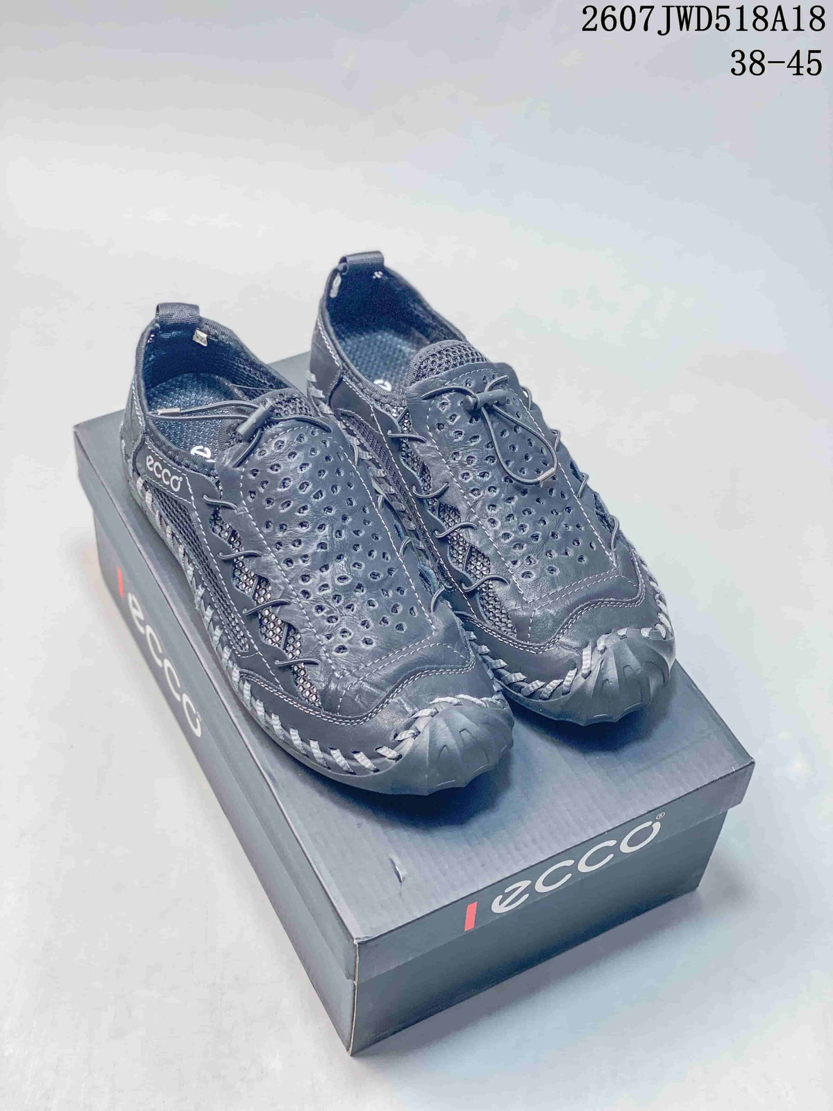 Men's ECCO 2607JWD518A18 Outdoor Sneakers - product image from the listing.