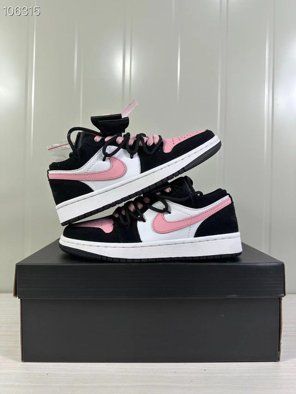 Air Jordan 1 Low GS Black Pink DX4374-008 - product image from the listing.