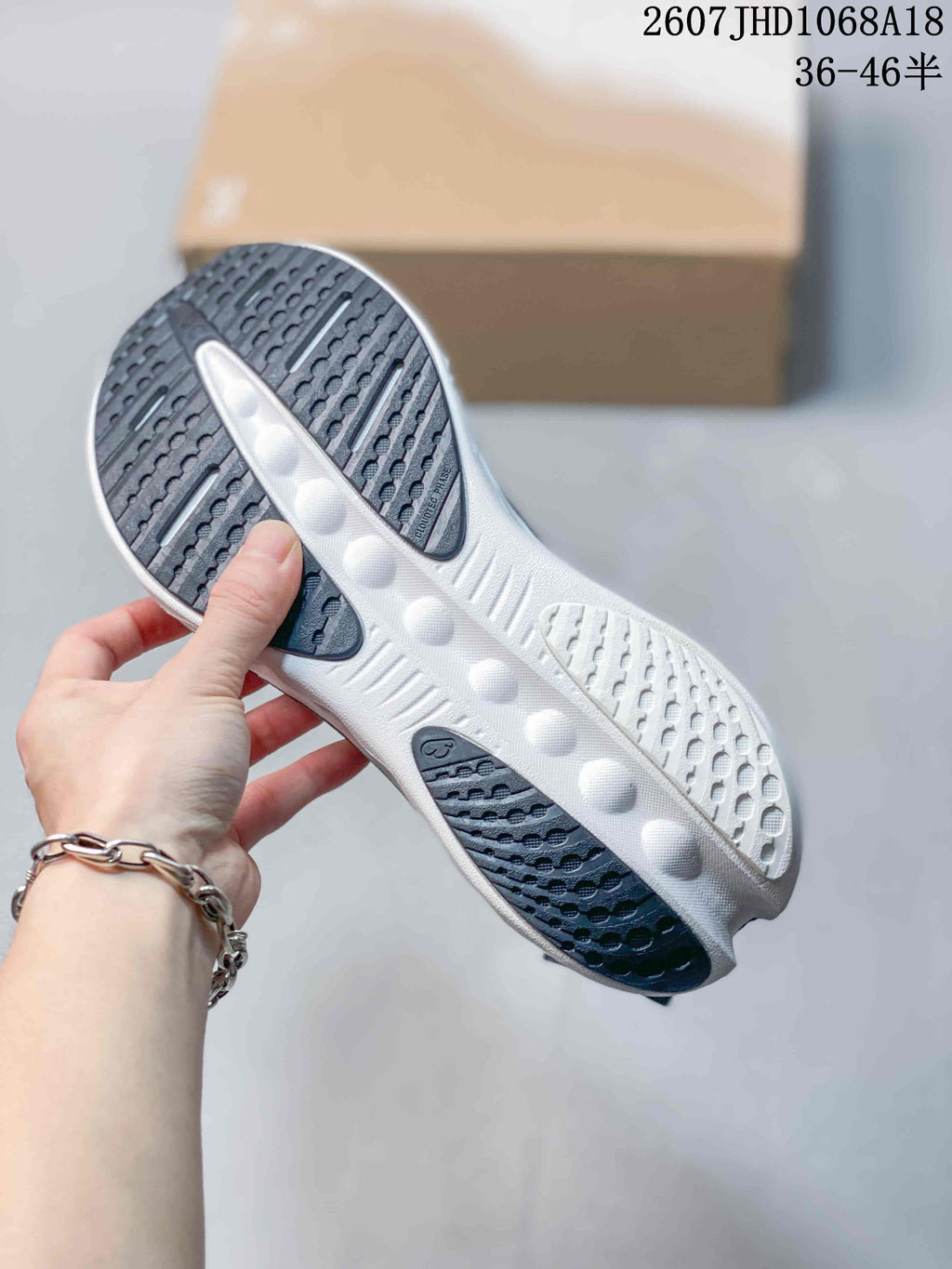 On Cloudsurfer 3 Sneakers for Running Dark Gray Style 2607JHD1068A18 - product image from the listing.