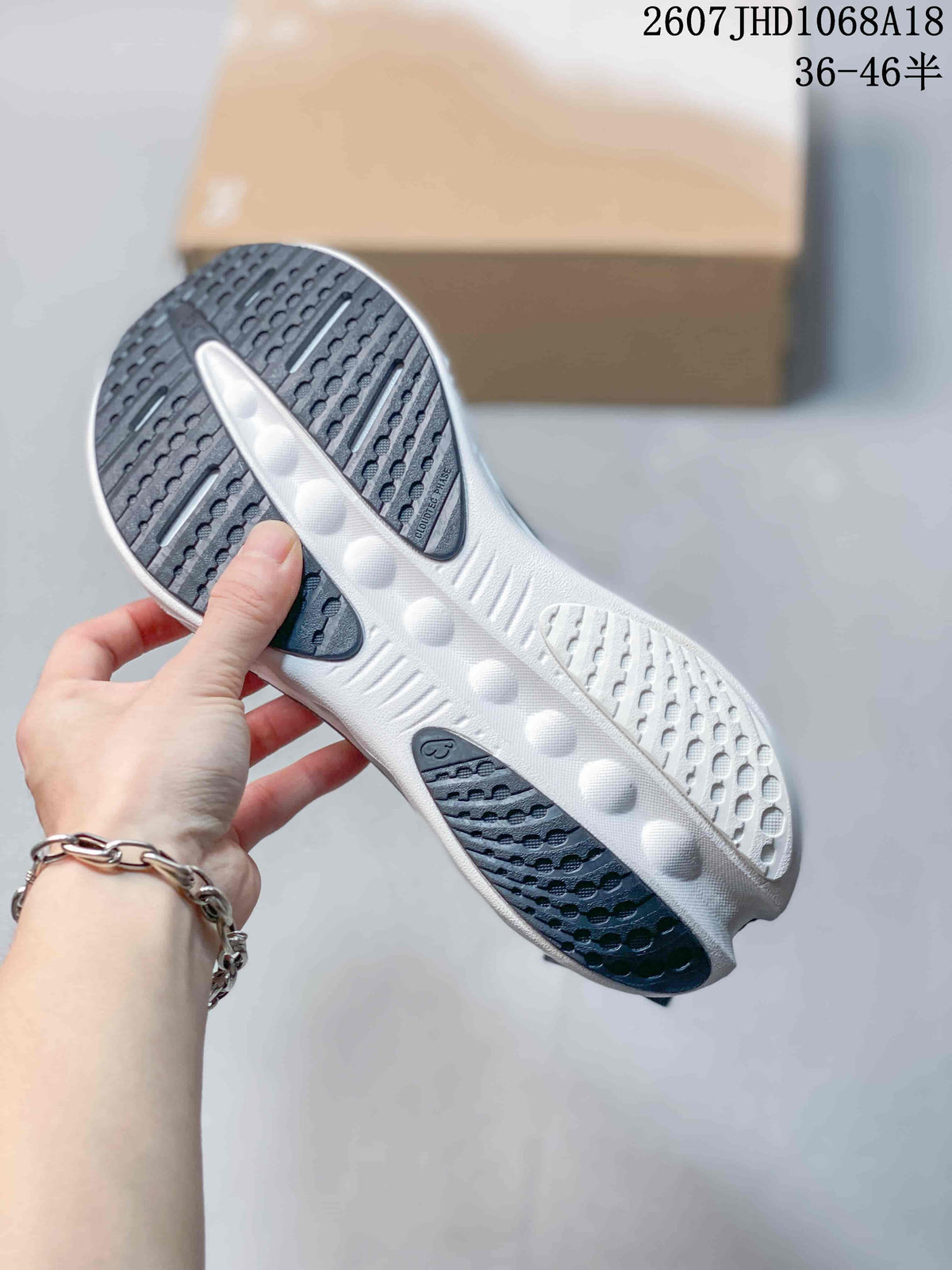 On Cloudsurfer 3 Sneakers for Running Dark Gray Style 2607JHD1068A18 - product image from the listing.