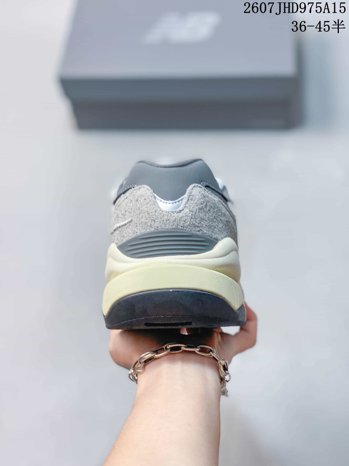 New Balance 5740 M5740VLB Low-Top Sneakers in Grey - product image from the listing.