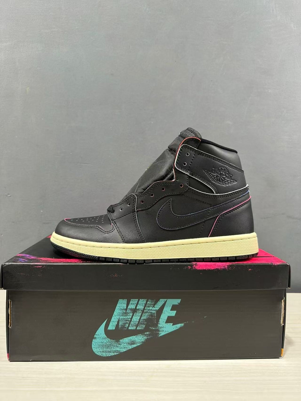 Air Jordan 1 High OG Black Muslin DZ5485-002 - product image from the listing.
