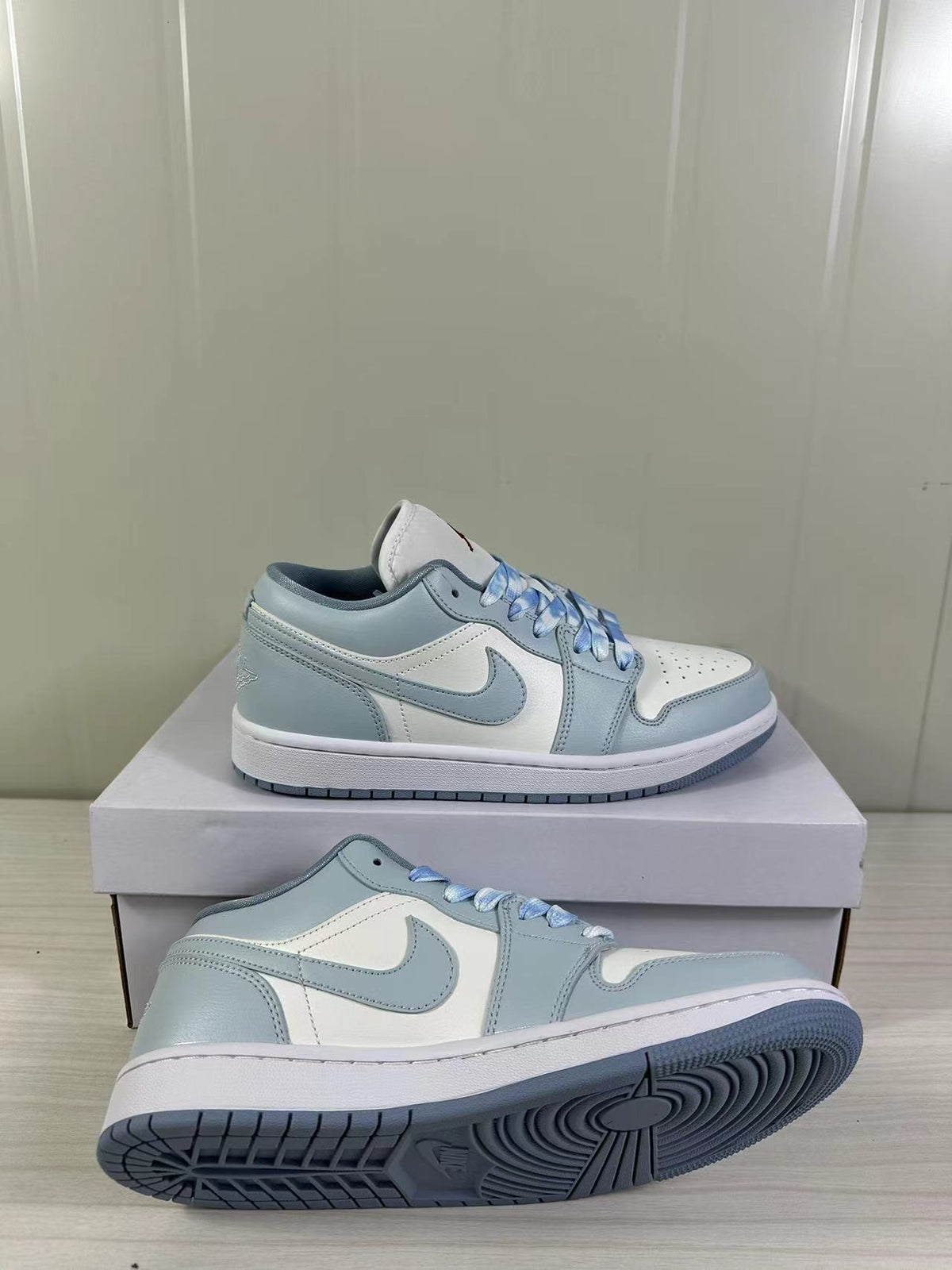 Air Jordan 1 Low Blue White DC0774-164 - product image from the listing.
