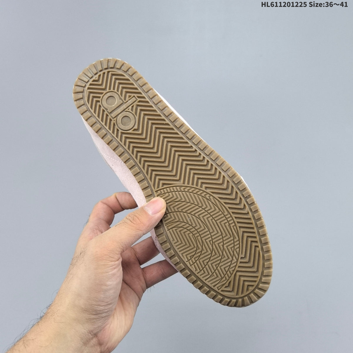 Alo Yoga Sunset Sneaker Low-Top in Blush in Pink - product image from the listing.