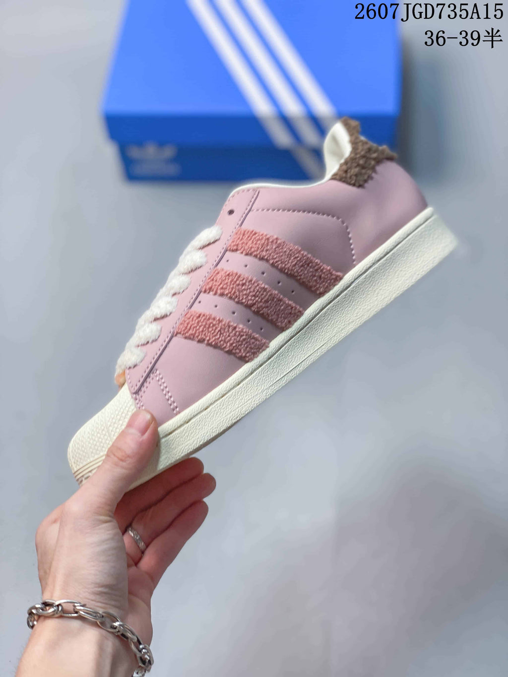 adidas Superstar Sneakers in Pink Leather 2607TGD735A15 - product image from the listing.