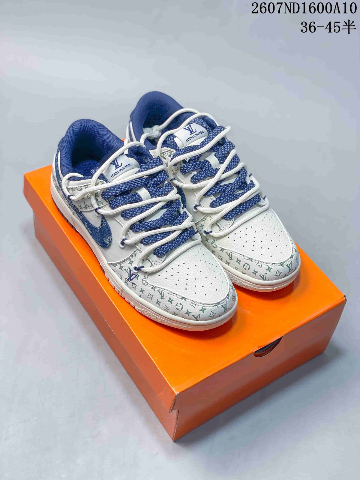 Nike SB Dunk Low White Blue Monogram Trainers 2607ND1600A10 - product image from the listing.