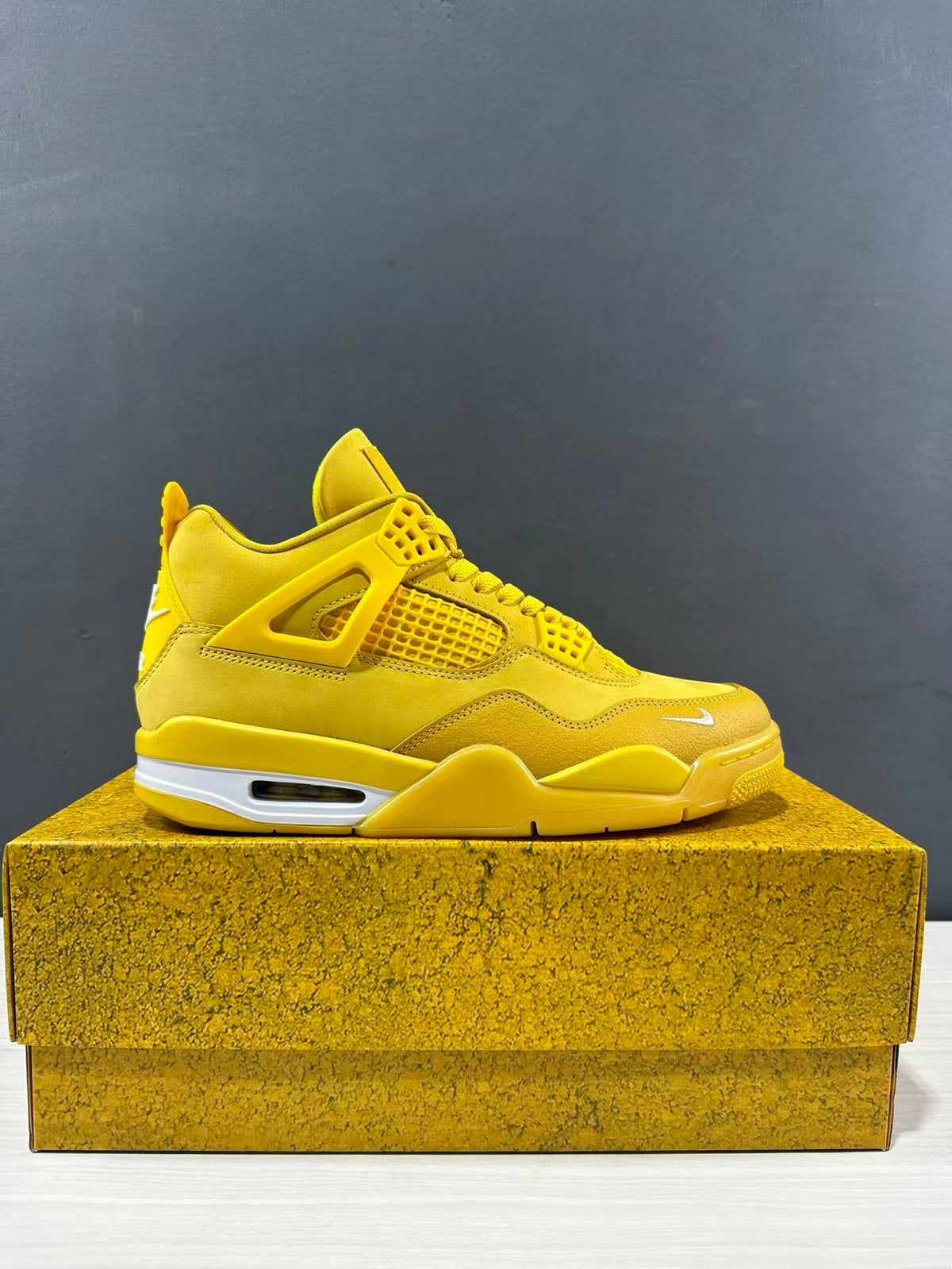 Air Jordan 4 Retro Marquette Yellow Brick HF4340-008 - product image from the listing.