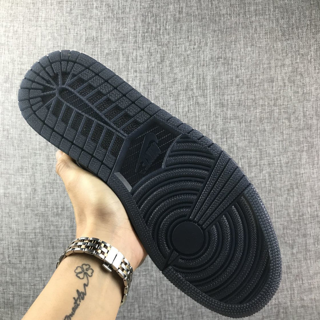 Black Rose Sneakers - Air Jordan 1 Retro High - product image from the listing.