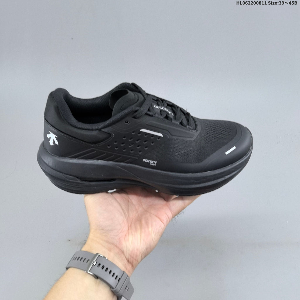 DESCENTE D/F RIDE Black Low-Top Sneakers for Running - product image from the listing.